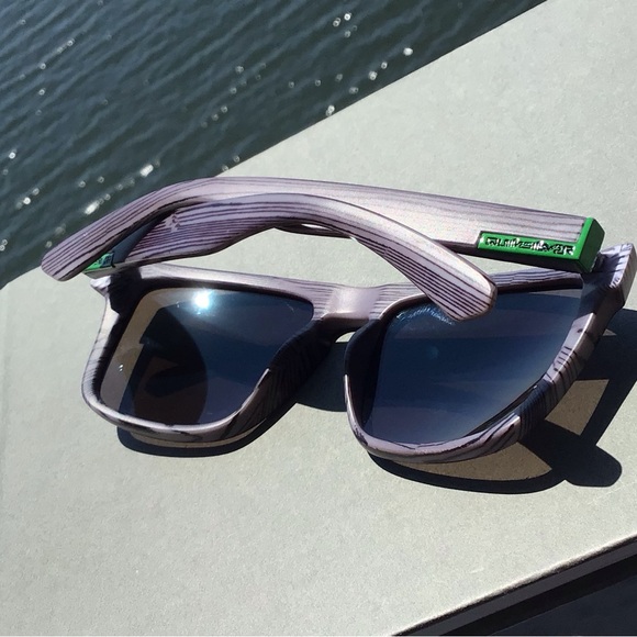 Rare Quiksilver The Ferris Faux Wood Frames Sunglasses in Green Gray and Black - Picture 6 of 16
